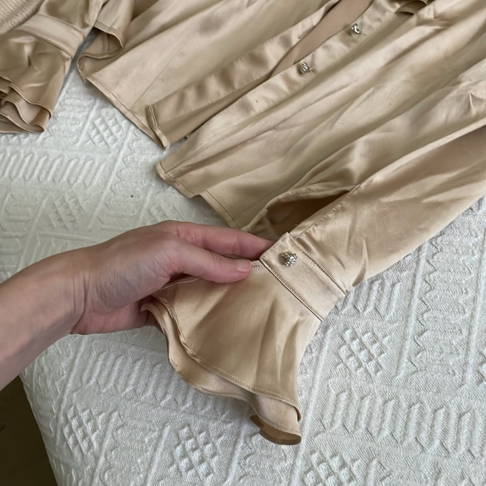 St. John silk Ruffled Long Sleeve button up Blouse champagne crystal buttons - Picture 4 of 17